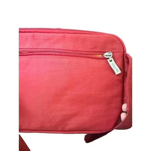 Baggallini Pocket Town Red Card Holder Multiple Sections Crossbody Shoulder Bag - Picture 3 of 5